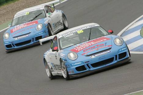 Nicki Thiim foran teamkollega Jimmy Johansson fra Sverige, de kører begge for Hermes Attempto Racing.